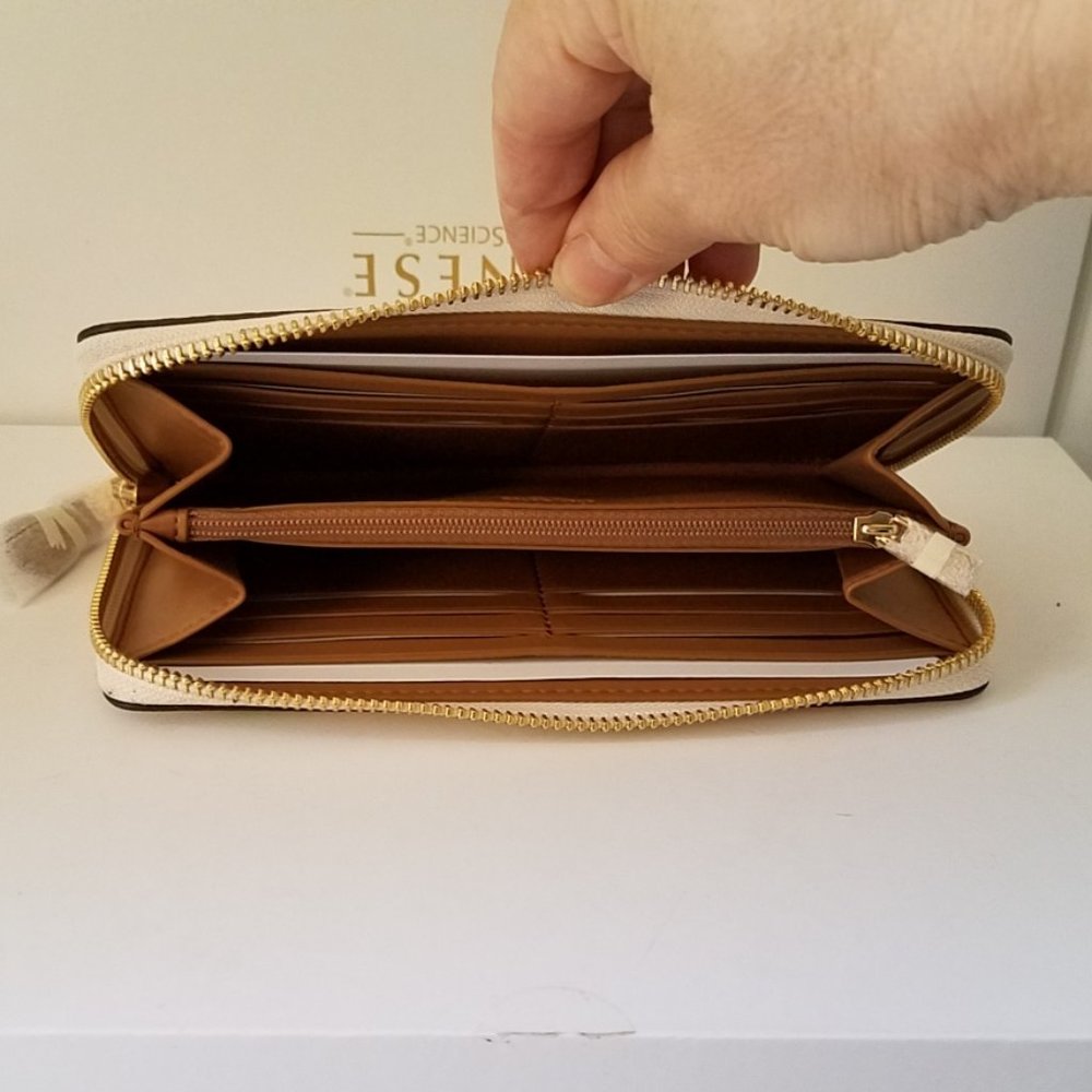 $128 *NEW* COACH Accordion Zip Wallet… - Picture 9 of 16